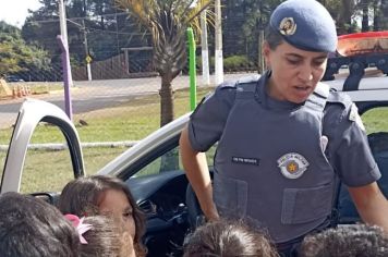 PROJETO DA EDUCAÇÃO FORTALECE APROXIMAÇÃO ENTRE POLÍCIA MILITAR E ALUNOS DA REDE MUNICIPAL