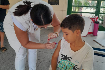 SAÚDE APLICA MAIS DE 500 DOSES DE VACINAS EM ALUNOS DO MUNICÍPIO